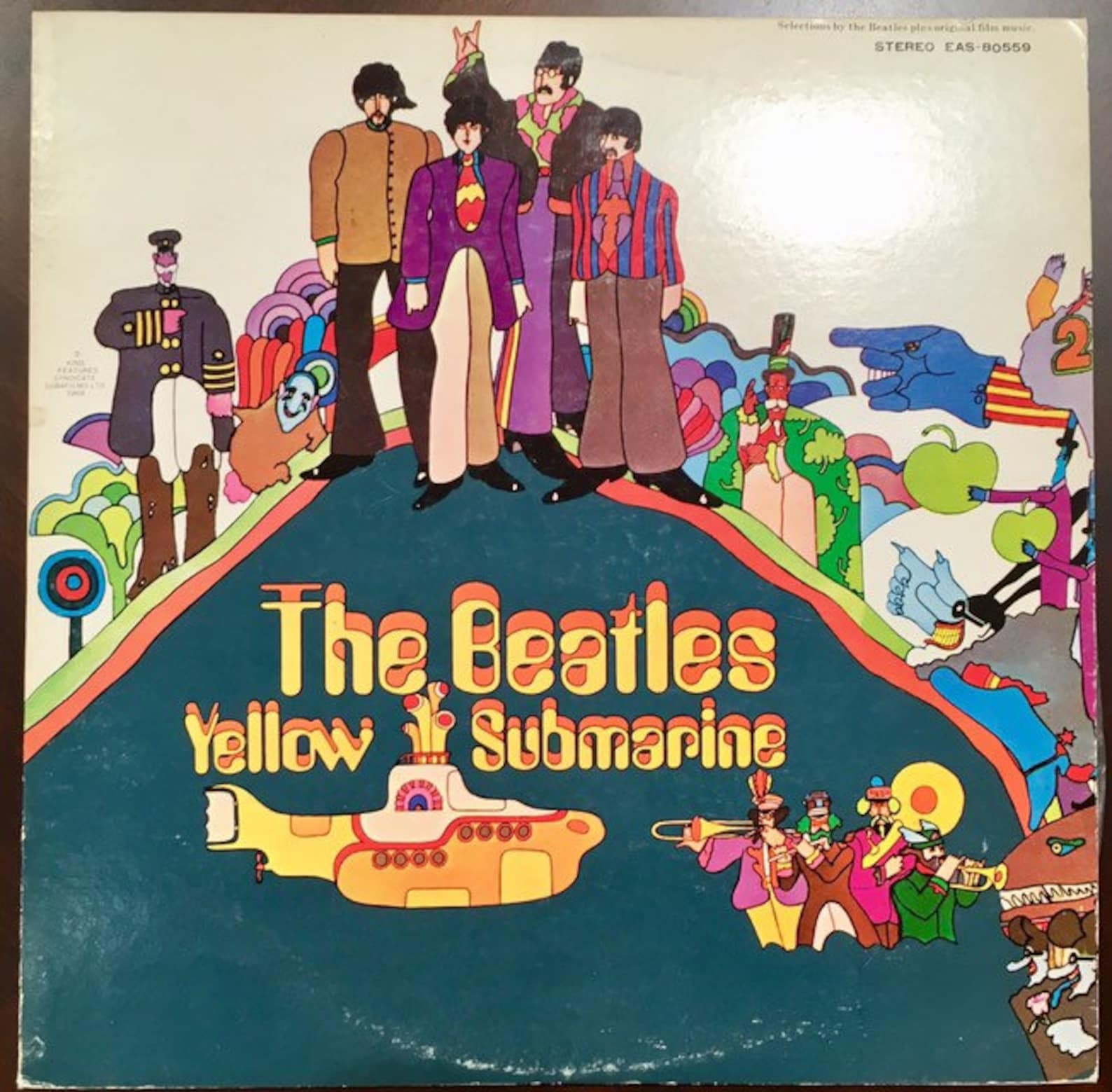 Cover beatles. The Beatles Yellow Submarine 1969. Жёлтая подводная лодка Битлз обложка. 1969 - Yellow Submarine (LP). Обложка альбома Beatles желтая подводная лодка.