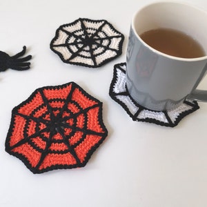 Halloween spiderweb coaster - spooky decoration - crochet pattern