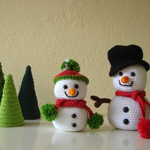 Modèle Amigurumi de bonhomme de neige et d'arbre au crochet : décoration de Noël à faire soi-même (PDF)