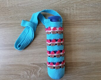 Water bottle holder with cupcakes - crochet pattern - water bottle cozy with strap