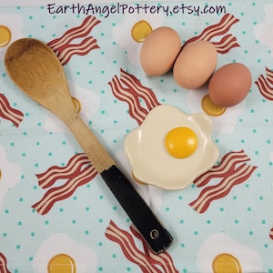 Ceramic Fried Egg Spoon Rest, Utensil Rest, Stove Top Spoon Holder BR4