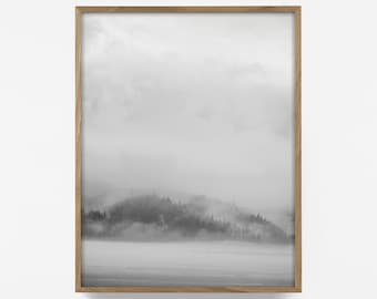 Skandinavische Küste Linie Druck, Waldnebel Druck, Hüttendekor, Wolke See Druck, Naturlandschaft, druckbare Arial, bw Nebel See Druck 201996