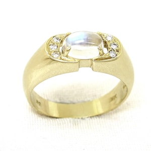 Ladies 18k yellow gold light transparent blue Moonstone and round diamond ring