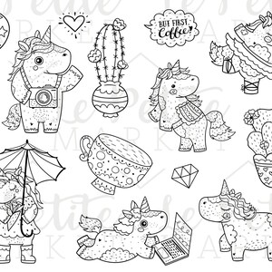 Puede incluir: Ilustraciones en blanco y negro de unicornios en varias poses. Algunos unicornios sostienen objetos como una c&aacute;mara, un paraguas y una computadora port&aacute;til. Tambi&eacute;n hay ilustraciones de cactus y una taza de t&eacute;.