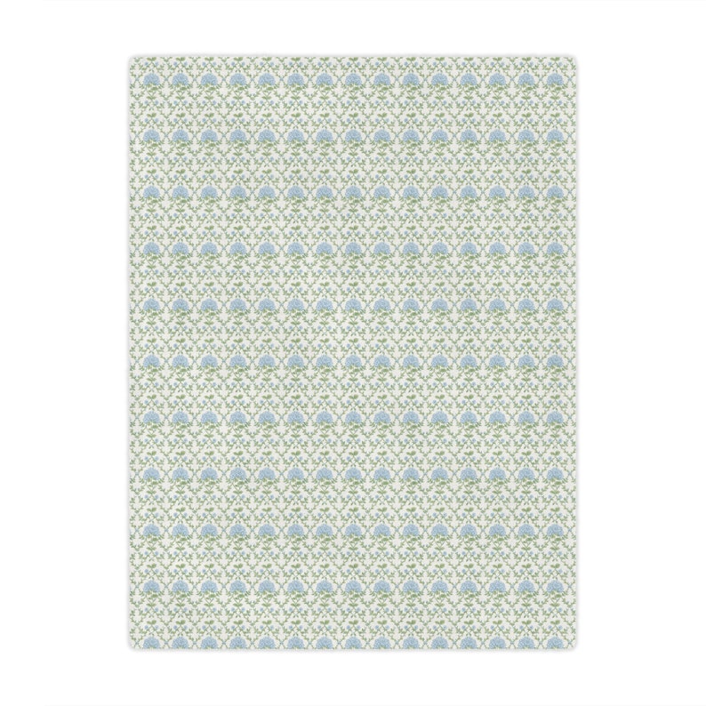 Preppy Dorm Blanket Blue and Green Hydrangea Throw Blanket College Dorm Bedding Sorority Room Throw Floral Dorm Décor Bild 2