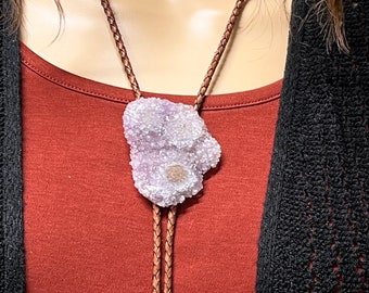 Corbata bolo con flor de estalactita y amatista: lazo vaquero de cuero, regalo del oeste