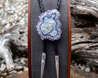 Amethyst Quartz Stalactite Flower Slice Leather Bolo Tie For Men Women, Cowboy Tie, Lariat, Wedding Gift, Rodeo, Gift, Cowboy Gift,  BAS22