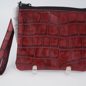 Cartera de pulsera, bolso de mano/muñequera/regalo para ella/regalo para damas de honor/regalo para el Día de la Madre/bolsa de maquillaje de piel de vaca genuina en relieve rojo.