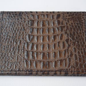 Cartera, tarjetero, minimalista/piel de vacuno auténtica/tarjetero/regalo para él/regalo para ella/piel de cocodrilo marrón repujada
