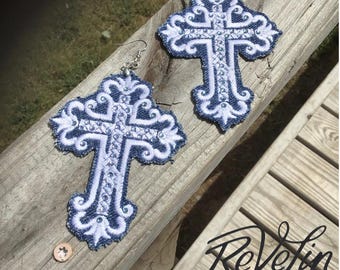 Pendientes de cruz bordada en mezclilla