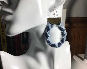 Pendientes de aro trenzados de mezclilla