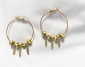 ¡Solo un animalito en todos nosotros! Pendientes de aro medianos sin níquel, cuentas con estampado de polímeros, con cadenas decorativas