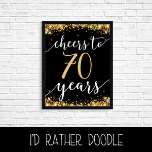 Cheers to 70 Years - Druckbares Gold Glitzer Zeichen - Jubiläum - 70. Geburtstag - Ruhestand - Prost Poster - Digitales Geschenk - Party Decor