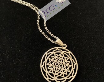 Macram\u00e9 Yantra Pendant Mandala Macram\u00e9 Necklace Mandala Yantra Jewellery Macram\u00e9 Boho Necklace Hippie Necklace Woman Gift Mandala Amulet