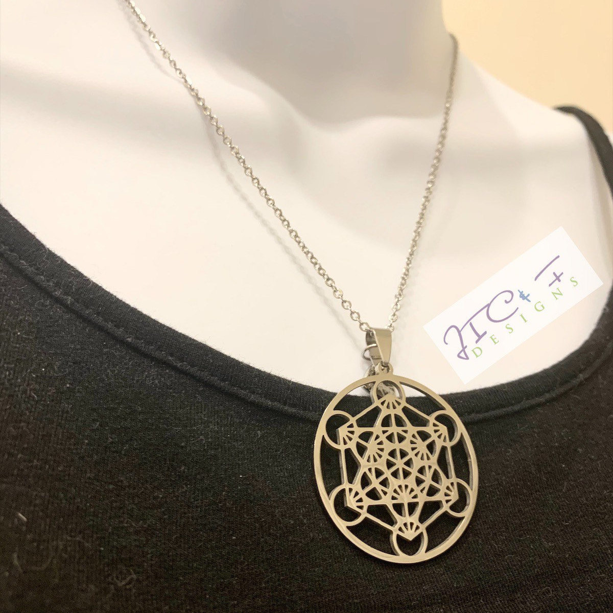 Collana con ciondolo Merkaba in oro 14k: gioielli di luce spirituale