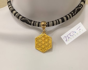 Gargantilla de cordón étnico: colgante de flor de la vida dorada