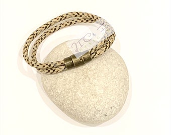 Pulsera de paracord con camuflaje de arena hecha a mano: joyería unisex con cierre magnético