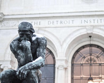 Denker Statue bei der DIA, Detroit, Michigan- Fotografie Drucke