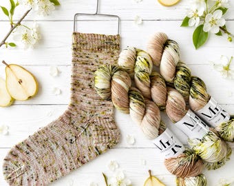 PICKLY PEAR Warm mokka en groen gespikkeld handgeverfd sokkengaren!