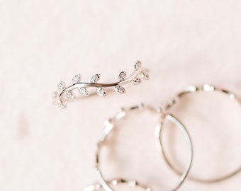Sterling Silver thin leaf ring | Dainty leaf ring | Tiny vine ring | Stackable rings | Olive branch ring |