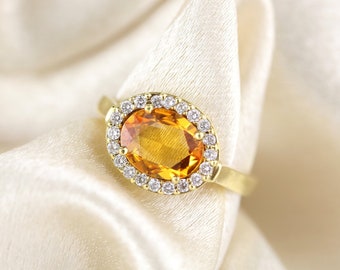 18kt Yellow Gold, Diamond + Yellow Sapphire ring |  Yellow gold gemstone ring |  Yellow Sapphire ring |  Colored sapphire ring