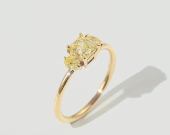 Anel de diamante amarelo natural em ouro amarelo 18kt - anel único - anel de diamante amarelo com lapidação almofada - anel de noivado exclusivo - anel de 3 pedras
