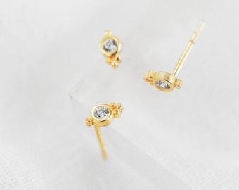 Silver milgrain stud earrings |  Tiny stud earrings |  Dainty stud earrings | Delicate stud earrings | Second hole | Minimalist earrings