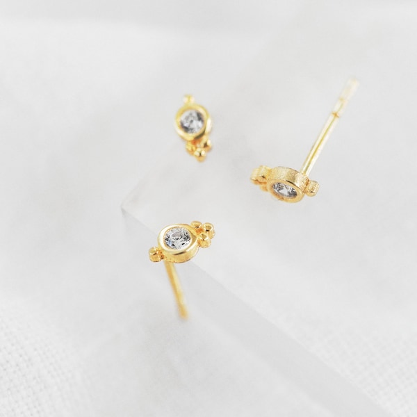 Silver milgrain stud earrings |  Tiny stud earrings |  Dainty stud earrings | Delicate stud earrings | Second hole | Minimalist earrings