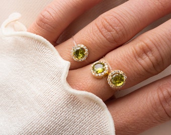 Gold and Peridot floating ring - invisible ring - floating gem ring - colored gem ring - peridot ring - ring for arthritis - unique rings