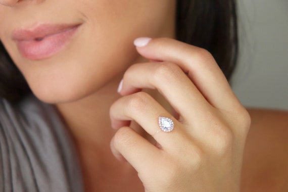 Amazon.com: BLUE PANDA 36 Pack Plastic Diamond Rings for Bridal Shower  Game, Bulk Set for Bachelorette Party Favors (1 x 1.5 In) : Home & Kitchen