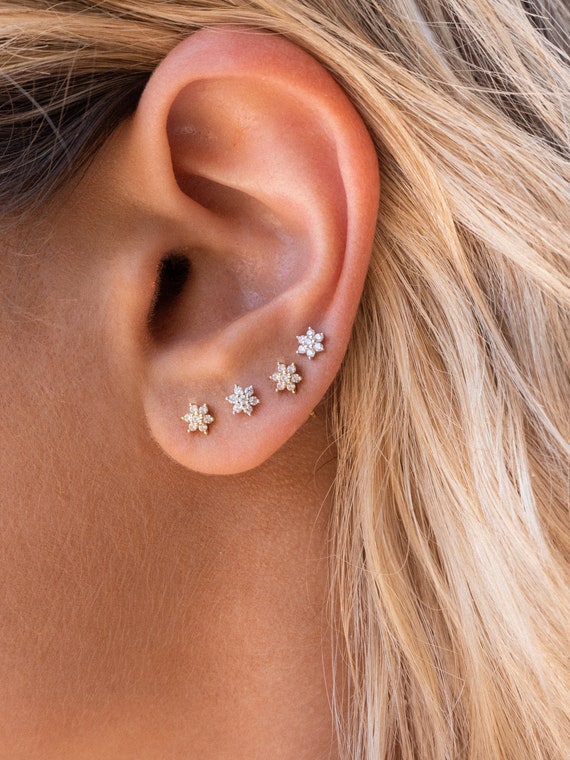 Pair of 925 Sterling Silver Large White CZ Diamond Flower Minimal Earrings Pair of 925 Sterling Silver Large White CZ Diamond Flower Minimal Earrings