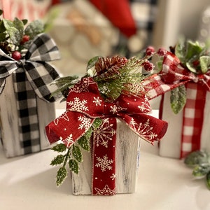 Set of 3 farmhouse style Christmas presents image 2