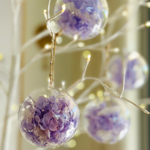 Set of 4 large clear baubles filled with dried and preserved lilac and white flowers decorations Christmas