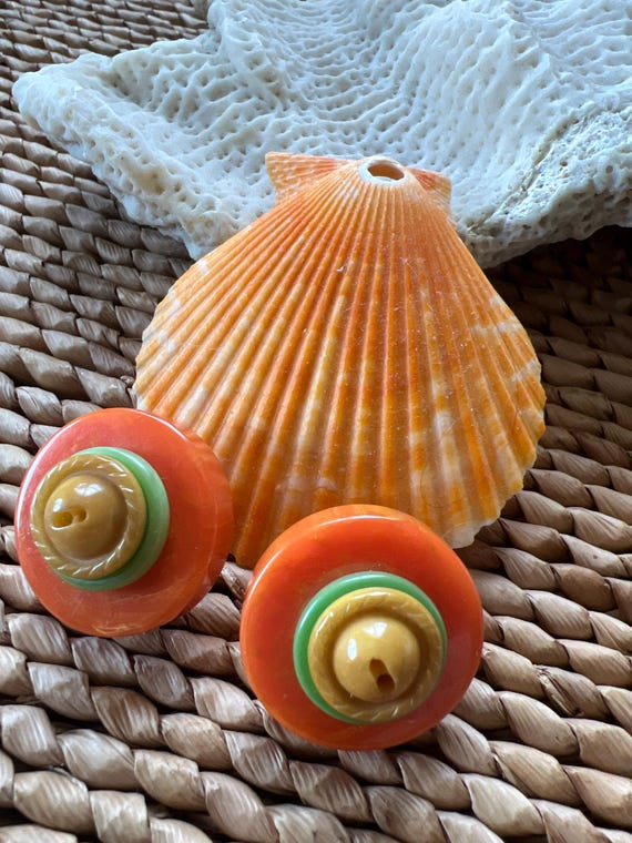 BAKELITE BUTTONS - Beautiful Bakelite Button Earr… - image 5
