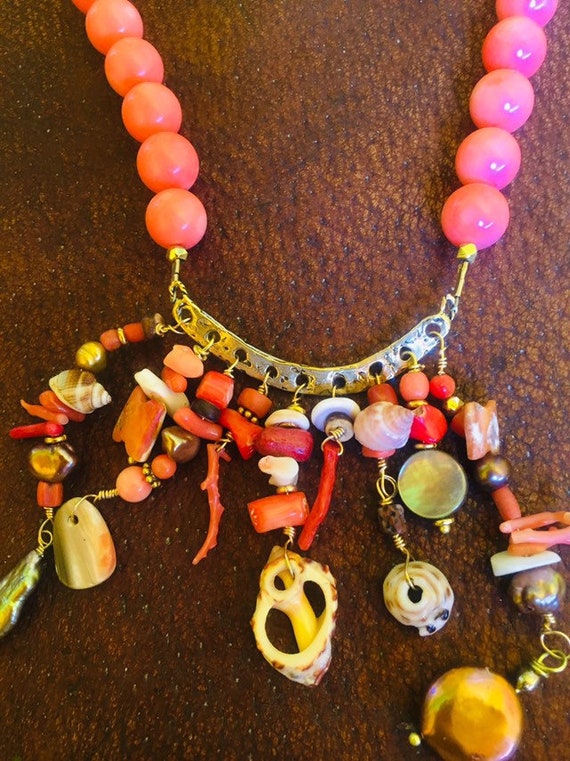 CLASSIC CORAL and SHELL Statement Necklace