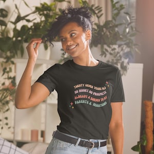 T-shirt ORGOGLIO E PREGIUDIZIO / Camicia Jane Austen / Regalo Jane Austen / Charlotte Lucas / Regalo per il 27esimo compleanno / Regalo libresco / Regali per gli amanti dei libri