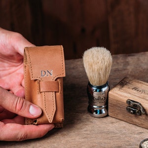 Étui à brosse à raser en cuir personnalisé, kit de rasage humide personnalisé, porte-brosse à raser pour voyageurs, protecteur de brosse à raser humide image 1