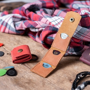Guitar Pick Keychain, Guitar Pick Holder, Guitar Pick Case, Leather Pick Holder, Gift for Guitarist, Guitar Accessories, Guitar Pick Key Fob