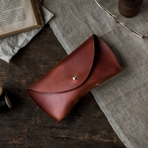 Étui à lunettes en cuir personnalisé, Étui à lunettes en cuir, Etui pour lunettes de soleil fait main, Lunettes, Pochette en cuir pour lunettes de soleil, Pochette pour lunettes de soleil