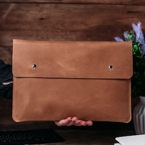 Étui en cuir personnalisé pour MacBook Air 13, Air 13,6 M1 et MacBook Pro 13, Pro 13 M1 et MacBook Pro 14 Étui MacBook avec gaufrage