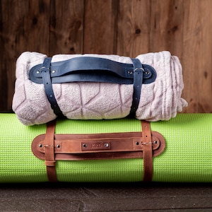 Customized Leather Yoga Mat Carrier, Handmade Yoga Mat Strap, Personalized Yoga Mat Holder, Leather Blanket Carrier, Pilates Mat Carrier