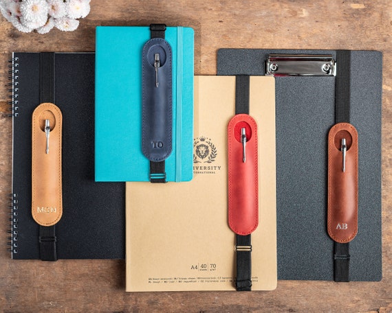 Personalized Leather Pen Holder, Adjustable Band Pen Sleeve Holder for Notebook,Pen Case for Journal, Pencil Sleeve Pouch, Pen Carrying Case