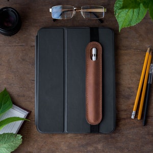 Personalized Leather iPad Pencil Holder, Leather iPad Pencil Case, iPad Pencil Sleeve, Apple iPad Pencil Keeper, Leather iPad Pencil