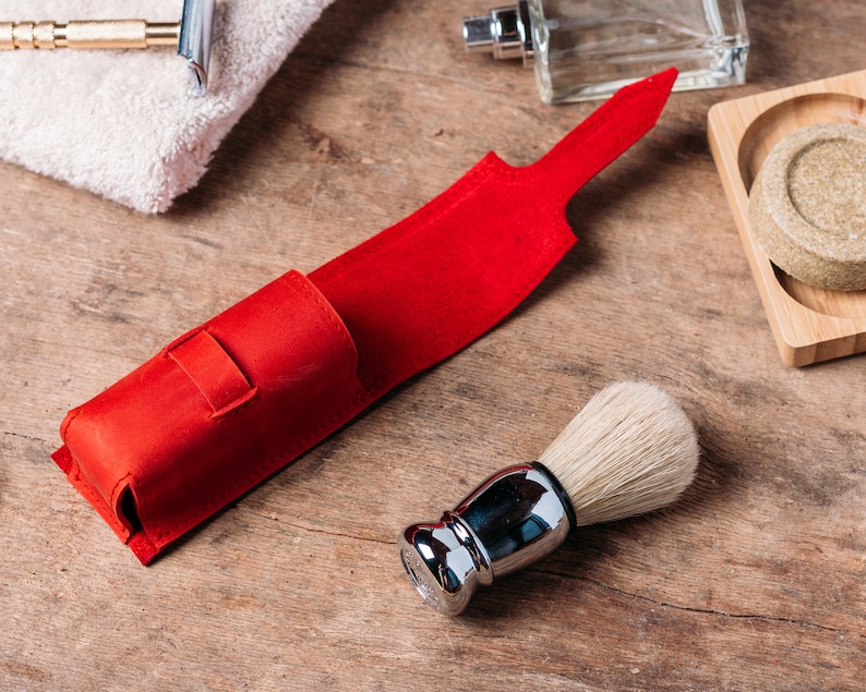 Customized Leather Shaving Brush Case, Personalized Wet Shaving Kit, Shaving Brush Holder for Travelers, Wet Shave Brush Protector Red