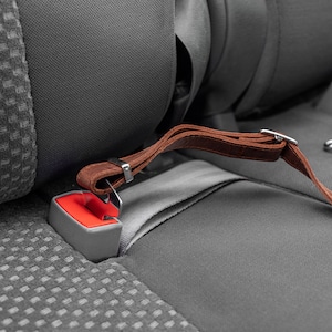 Leather Dog and Cat Car Seat Belt, Dog Car Leashes, Cat Seat Belt, Dog Seat Belt, Dog Adjustable Seatbelt Tether, Dog Car Lead, Cat Car Belt