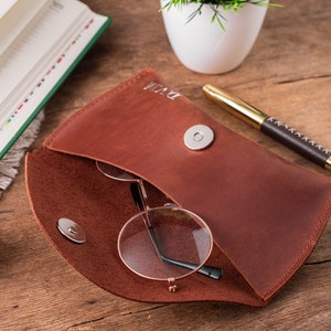 Customized Leather Glasses Case, Leather Eyeglass Case, Handmade Sunglasses Sleeve, Eyewear Case, Leather Sunglasses Pouch, Sunglasses Pouch
