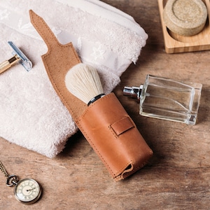 Customized Leather Shaving Brush Case, Personalized Wet Shaving Kit, Shaving Brush Holder for Travelers, Wet Shave Brush Protector Vintage Brown