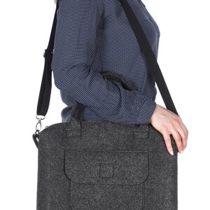 Handgemachte Tasche aus Filz Handgemachte Tasche Filztasche Schultertasche aus Filz Große Tragetasche Filztasche Bild 7