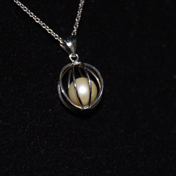 Caged White Pearl Pendant Necklace ~ Vintage