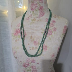 Green Beaded necklace ~ Vintage